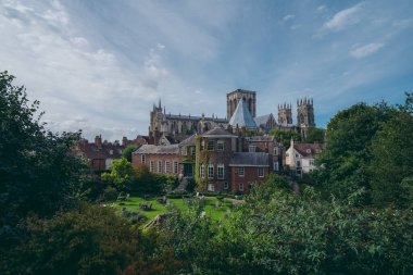 York, Kuzey Yorkshire (124; İngiltere - 20.09.11: York Minster Gotik Katedrali 'nin şehrin farklı bölgelerinden güzel manzarası
