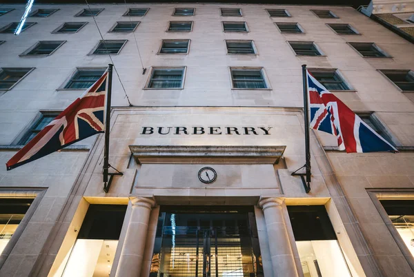 Londra Liguuk 2020 Burberry Store Con Luci Accese Sera Chiuso — Foto Stock