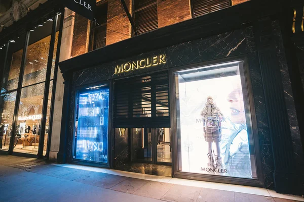 Londra Liguuk 2020 Moncler Negozio Sera Chiuso Durante Blocco Covid — Foto Stock