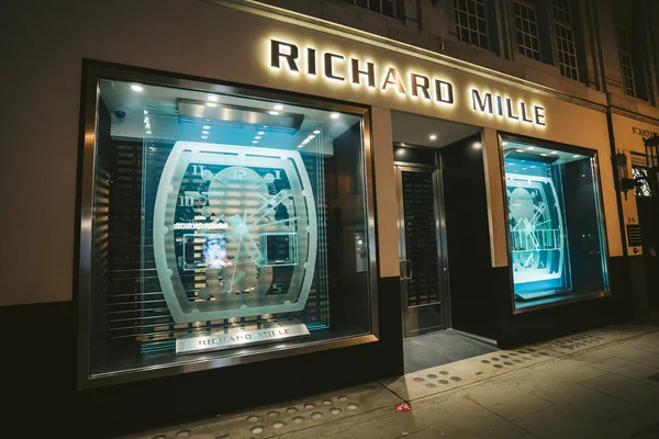 Londra-124; İngiltere - 2020.11.07: Richard Mille, 19 numaralı nezaret sırasında kapatıldı