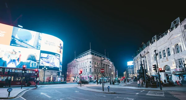 Londyn Wielka Brytania 2020 Wieczorem Cyrk Piccadilly Zamknięty Podczas Zamknięcia — Zdjęcie stockowe