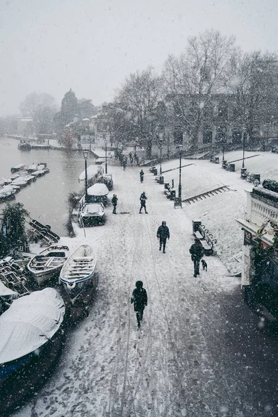 里奇蒙 泰晤士报 2021 美丽的西伦敦河岸 星期日早上被雪覆盖着 — 图库照片