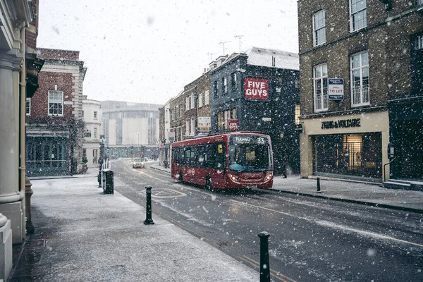 里士满 2021 一月的一个寒冷的星期天 里士满街道被雪覆盖着 — 图库照片