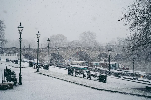 里士满 2021 一月的一个寒冷的星期天 里士满街道被雪覆盖着 — 图库照片
