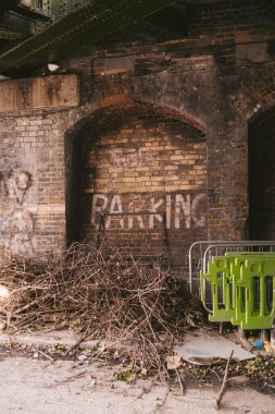 Isleworth, Batı Londra 'daki köprüde.