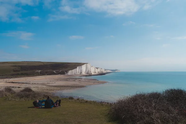 Seaford Baş Doğa Koruma Alanı Nda Dinlenen Insanlar Cuckmere Haven — Stok fotoğraf