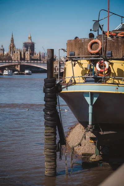 Westminster Londres Reino Unido 2021 Tamesis Dock Barcaça Brilhantemente Pintada — Fotografia de Stock