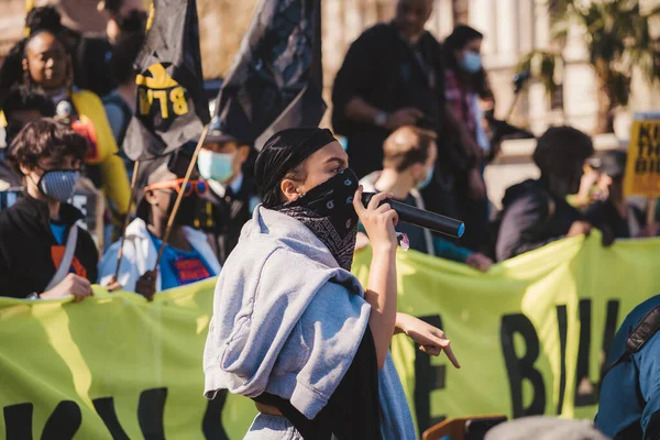 Westminster London 2021 Person Microphone Black Bandana Her Face Giving — Stock Photo, Image