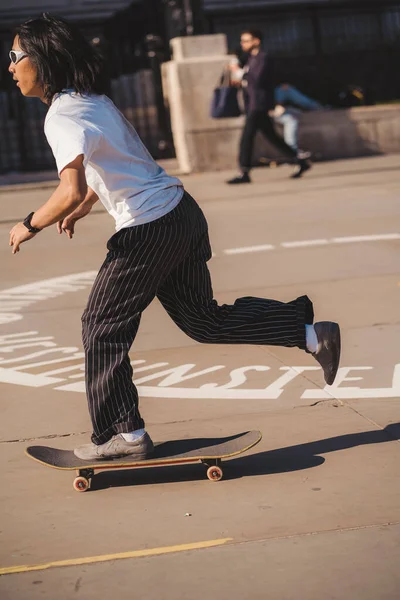 Trafalgar Square Londen 2021 Skaters Doen Trucs Het Trafalgar Plein — Stockfoto