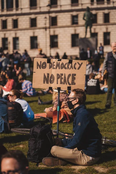 Westminster Londres 2021 Las Personas Sin Democracia Tienen Pancartas Paz —  Fotos de Stock