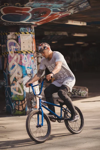 Southbank London 2021 Bmx Rider Perrforming Tricks Southbank Skate Space — Stock Photo, Image