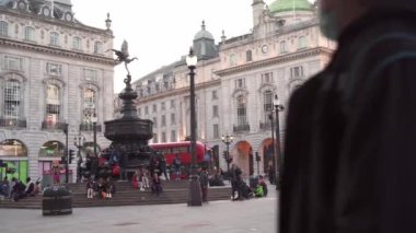 Londra 'nın işlek bölgesi, COVID-19 koronavirüs salgınından sonra popüler bir yer..