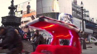 Londra 'nın işlek bölgesi, COVID-19 koronavirüs salgınından sonra popüler bir yer..