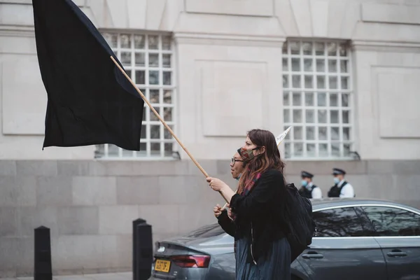 Westminster Londres Reino Unido 2021 Pessoas Usando Máscaras Agitando Bandeiras — Fotografia de Stock