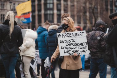Westminster, Londra, 124; İngiltere - 2021.05.08: Londra 'da yüzlerce gazi, gazileri desteklemek için yürüyüş yapıyor.