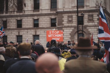 Westminster, Londra, 124; İngiltere - 2021.05.08: Londra 'da yüzlerce gazi, gazileri desteklemek için yürüyüş yapıyor.
