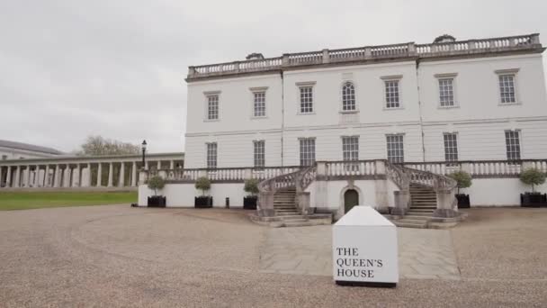 Spektakulära drottningens hus i Greenwich. — Stockvideo