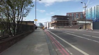 Coronavirus kilitlemesinden sonra Battersea bölgesinin boş sokakları