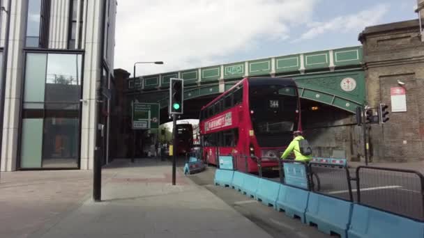 Ochtendstraten van Battersea gebied na Coronavirus Lockdown Gemakkelijk — Stockvideo