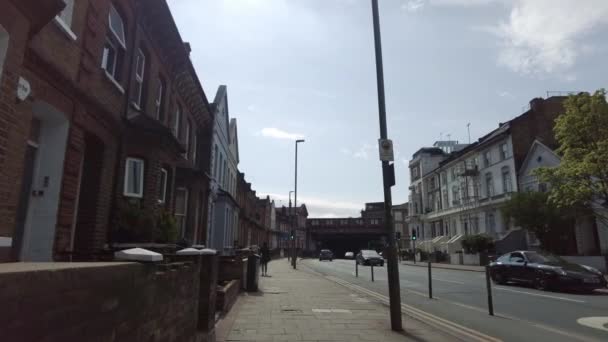 Pagi jalan-jalan Battersea daerah setelah Coronavirus Penguncian Kemudahan — Stok Video