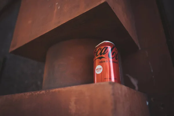 Victoria London 2021 Empty Can Coca Cola Left Side Building — Stock Photo, Image