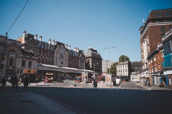 Victoria London 2021 People Busy Victoria Station Area Hot Summer — Stock Photo, Image