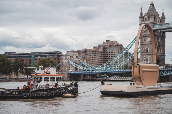 Thames River Embankment Londres Reino Unido 2021 Equipe Rebocadores Preparando — Fotografia de Stock