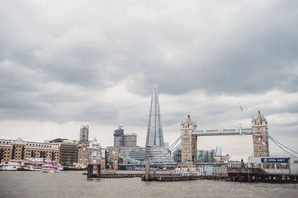 Thames River Embankment London 2021 Der Blick Auf Die Tower — Stockfoto
