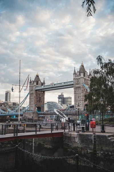 Thames River Embankment Londres 2021 Hermosa Vista Soleada Atardecer Del — Foto de Stock