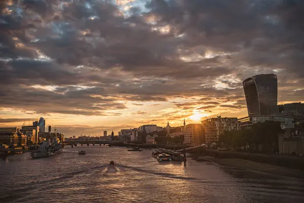 Thames River Embankment Londyn Wielka Brytania 2021 Widok Dzielnicę City — Zdjęcie stockowe