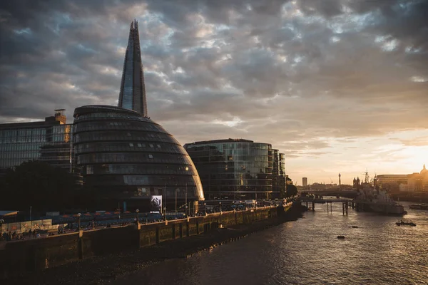 Thames River Embankment London Breezeuk 2021 Utsikten Shard City Hall – stockfoto