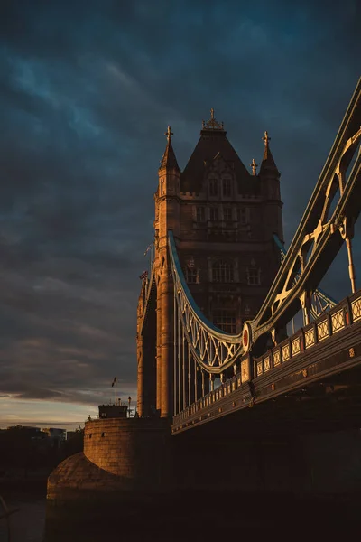 Thames River Embankment London Storbritannien 2021 Vacker Solig Kväll Solnedgång — Stockfoto