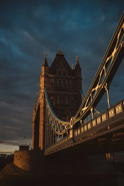 Thames River Embankment London Storbritannien 2021 Vacker Solig Kväll Solnedgång — Stockfoto