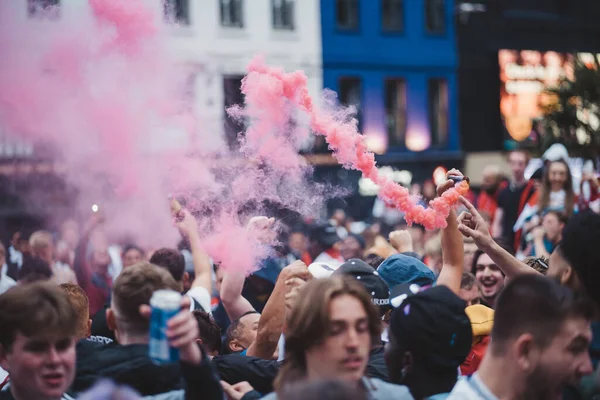 London 2021 Junge Englische Fußballfans Verbrennen Rauchgranaten Zentrum Londons — Stockfoto