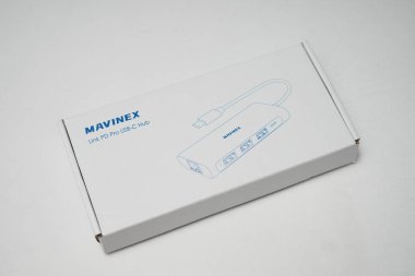 Londra, Birleşik Krallık 2025.10.16 Kutulu Mavinex Link PD Pro USB-C yanaşma istasyonu 4K HDMI çıkışı ve birden fazla port içermektedir.. 