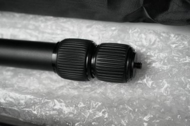 Londra, Birleşik Krallık 2025.10.16 SmallRig Encore DT-10 destek kolu orijinal siyah perakende kutusu beyaz arka plan üzerine yerleştirilmiş 