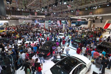 İnsanlar ve sergi Vietnam motoshow (Auto Show) otomobillerde Secc Phu My Hung, 2014 Bölge 7, Ho Chi Minh City