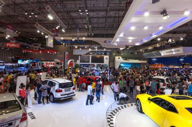 İnsanlar ve sergi Vietnam motoshow (Auto Show) otomobillerde Secc Phu My Hung, 2014 Bölge 7, Ho Chi Minh City