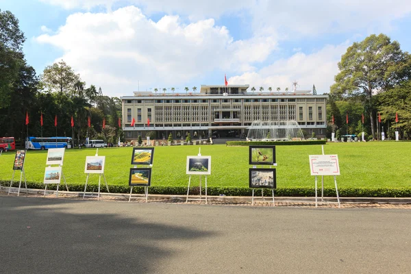 Yeniden birleşme Sarayı ya da bağımsızlık Sarayı (Dinh tanga Nhat) Vietnam mirası fotoğraf sergisi olay — Stok fotoğraf