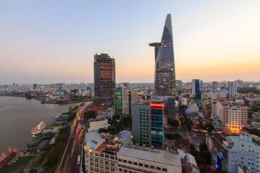 Havadan görünümü Saigon Riverside akşam - gece