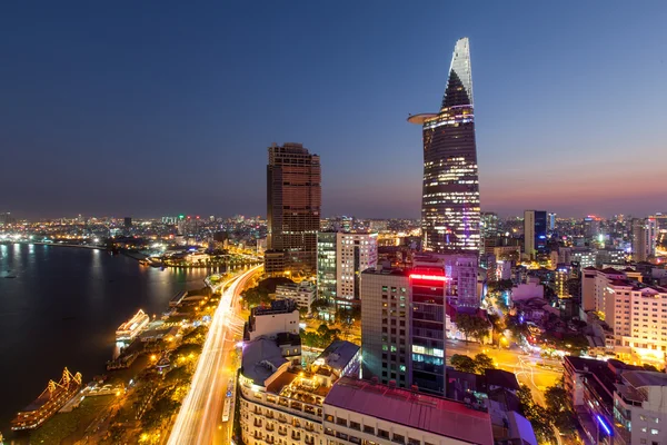 Vista aerea Saigon Riverside di sera - notte — Foto Stock
