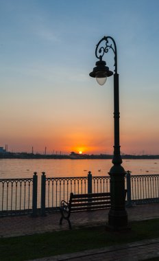 Nehir kıyısı saigon Vietnam Sunrise. Hochiminh en büyük şehir ve Vietnam ekonomik Merkezi şehridir