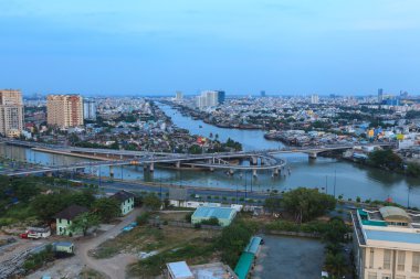 Nguyen Van Cu Bridge yakınındaki yüksek görünümünden akşam, Ho Chi Minh City havadan görünümü