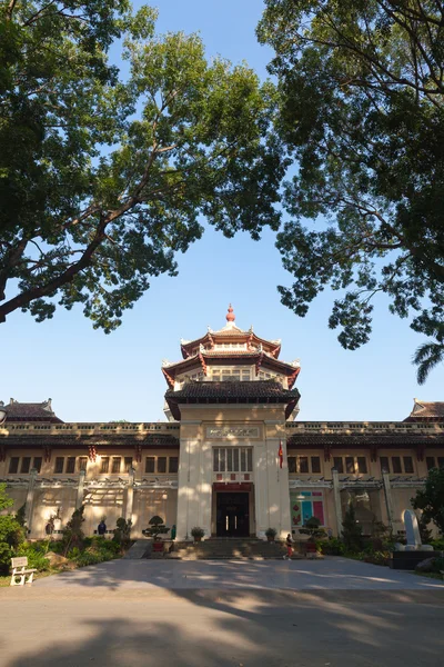 De historische Museum van Vietnam gelegen op 2 Nguyen Binh Khiem Street, Ben Nghe Ward, District 1, in Ho Chi Minh City, Vietnam. — Stockfoto