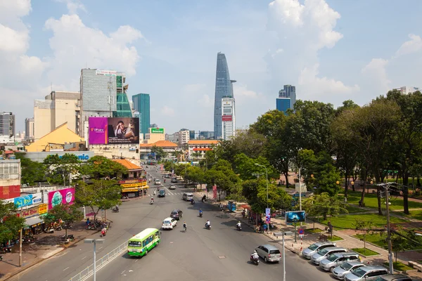 Widok na park 23-9 (Cong Vien 23-9) w pobliżu Ben Thanh, centrum Ho Chi Minh City. — Zdjęcie stockowe