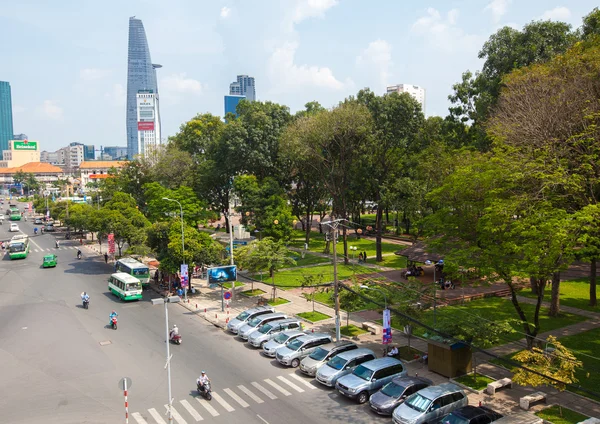 The view at 23-9 park ( Cong Vien 23-9 ) near Ben Thanh, downtown Ho Chi Minh City. — Stock Photo, Image