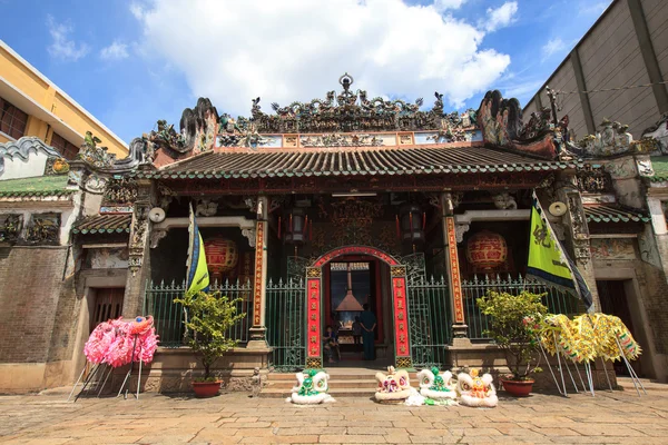 Chinese Thien Hau pagode, Cho-Lon, District 5, Ho Chi Minh City (Saigon), Vietnam. Dit is de meest beroemde Chinese padoga in Chinatown. — Stockfoto