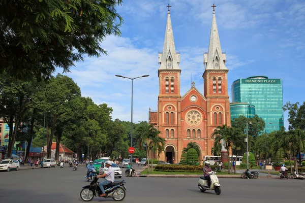 Saigon Notre Dame cathedral, French architecture downtown district 1, Ho Chi Minh City — Stock Photo, Image