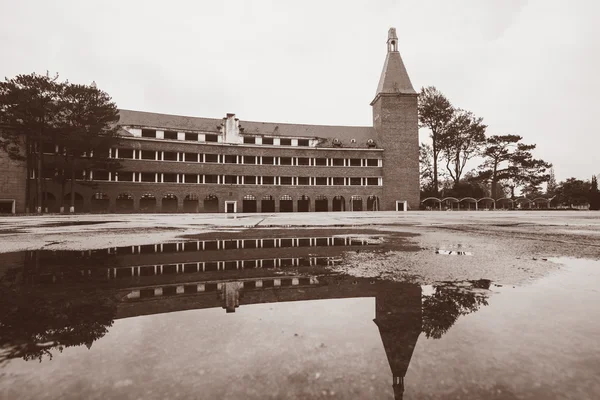 Wall of Teacher College of Dalat the architecture with old vintage monto photo effects — Φωτογραφία Αρχείου