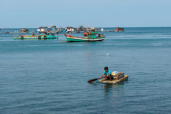 People and boats moving to fishing from the fishery harbor Nam Du Island, Kien Giang, Vietnam — Stok fotoğraf